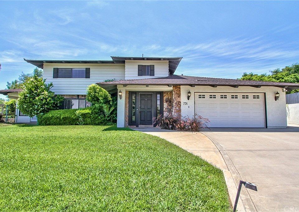 2nd image of 751 Norwynn Ln