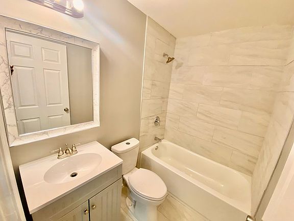 4th image of 324 W Bond Ave