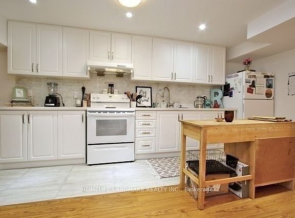 5th image of 30 Thatcher Cres