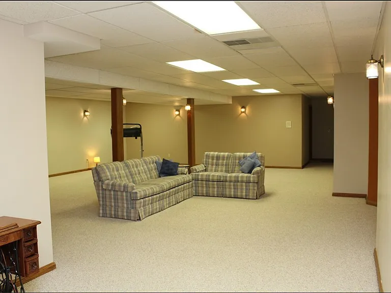 7217 Pine Tree Ct — Photo 37