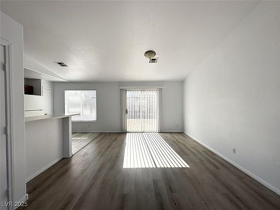 4th image of 4651 Wild Oak Way