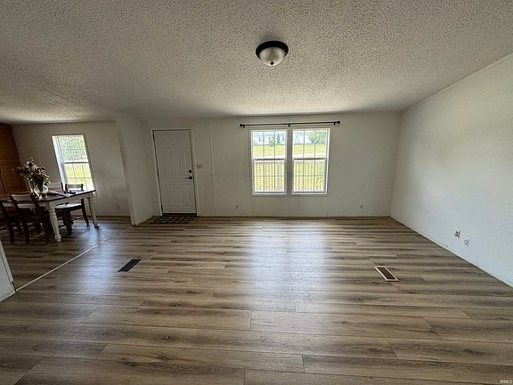4th image of 8809 S Meadow Ln
