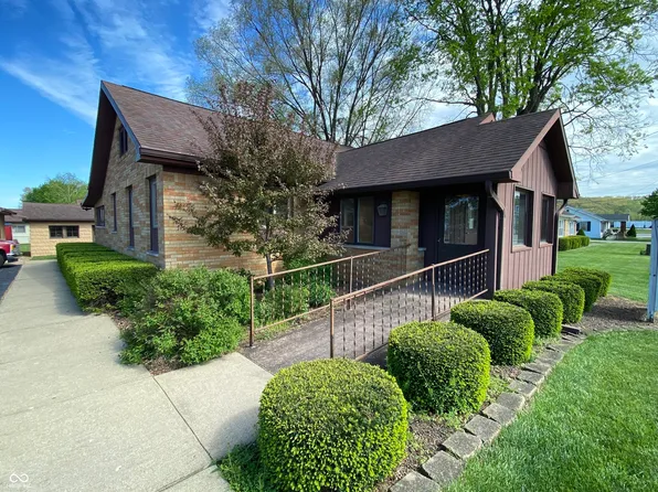 2009 Burton Ln, Martinsville, IN 46151