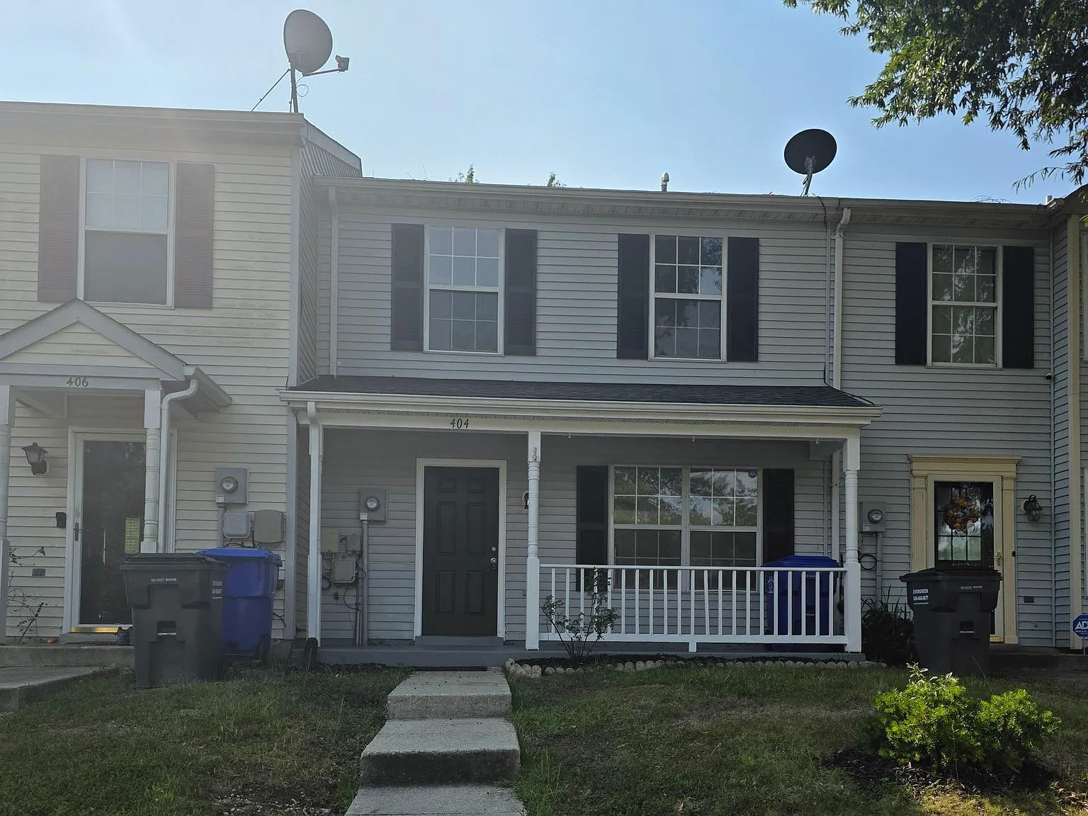3 bed, 1.5 bath, 1160 sqft, $2,100 — Photo 2