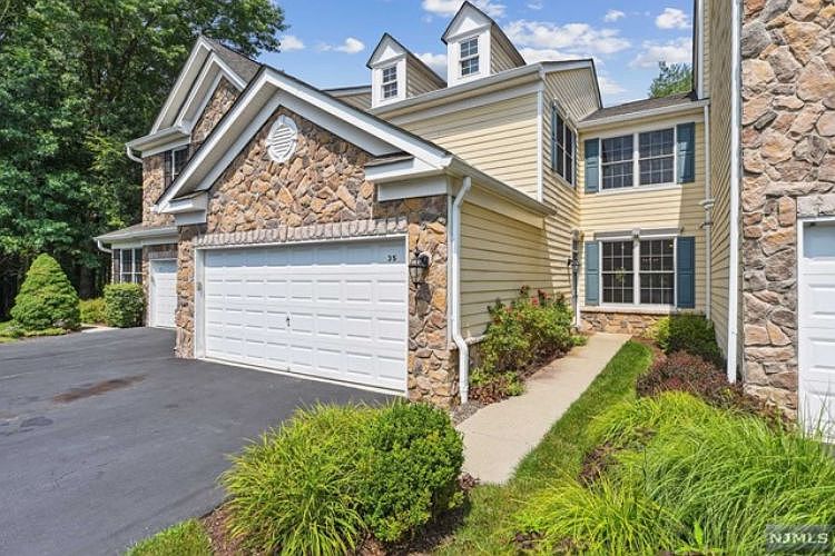 1st image of 35 Hopkins Ct