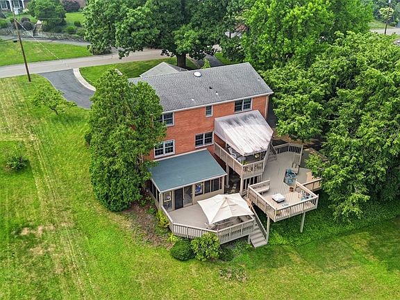 2nd image of 2625 Fairgreen Dr