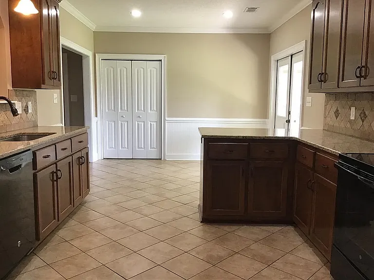312 Loneoak Trl — Photo 12