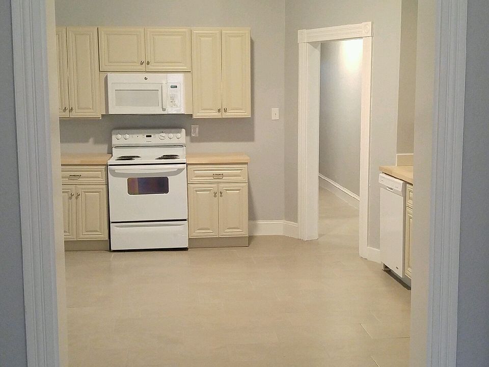 2nd image of 329 W 36th St #B