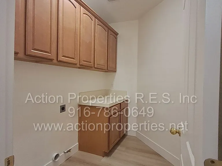 6145 Crater Lake Dr — Photo 49