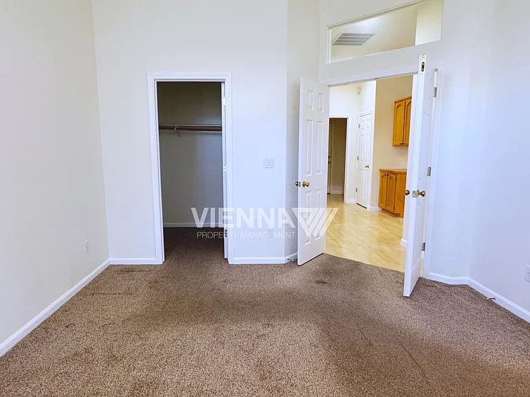 2736 Genesee Dr — Photo 21