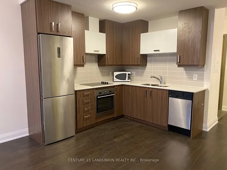 28 Uptown Dr #323 — Photo 8