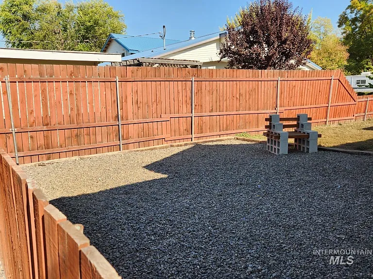 106 E Whiteley Ave — Photo 10