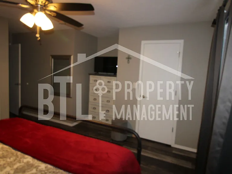 2907 Vineyards Pkwy #2 — Photo 30