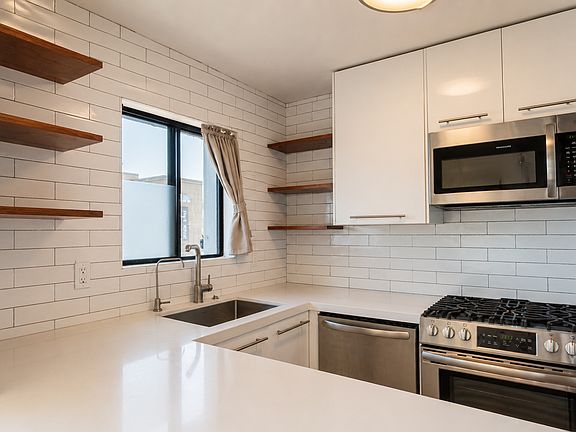 4th image of 1355 N Sierra Bonita Ave APT 402
