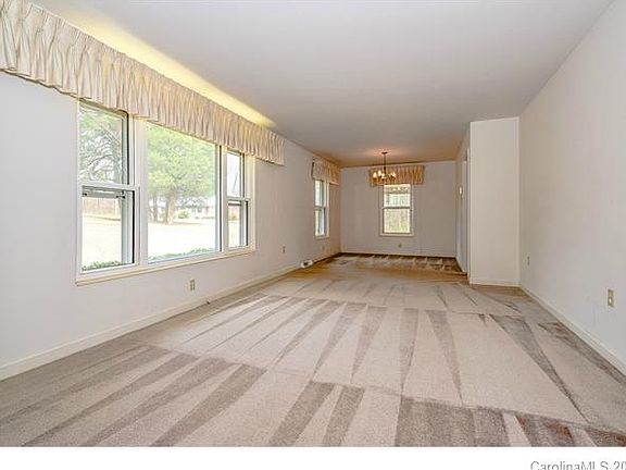 3rd image of 2901 Beaman Ave