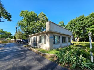 5570 Elizabeth Lake Rd, Waterford, MI 48327