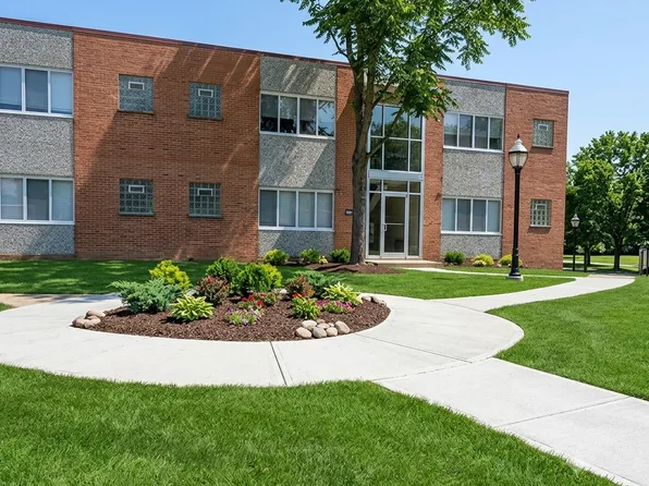 3845 Marietta Dr, Saint Louis, MO 63121