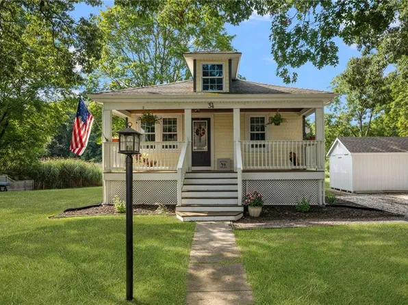 34 Wuddall Ave, Warwick, RI 02889
