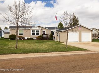 911 Chestnut Ln, Dickinson, ND 58601