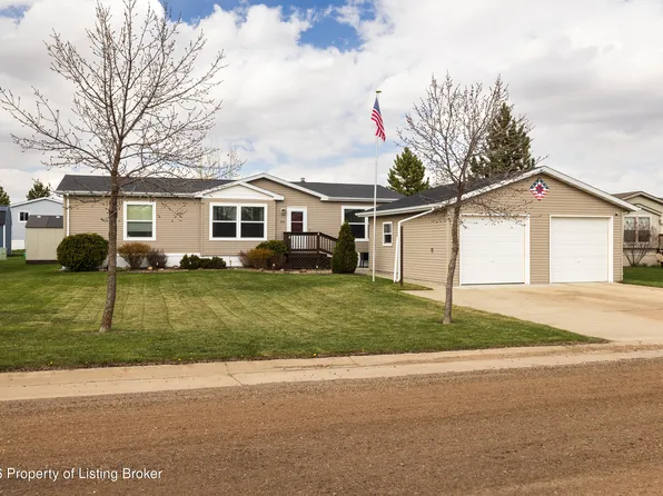 911 Chestnut Ln, Dickinson, ND 58601