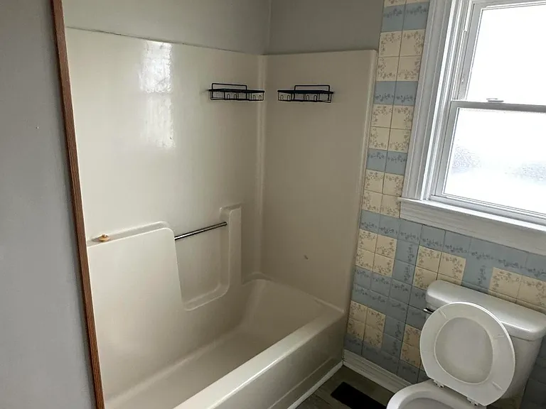 135 Willis Ave — Photo 15