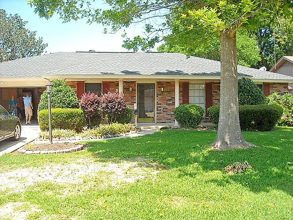 2nd image of 920 Mimosa Dr