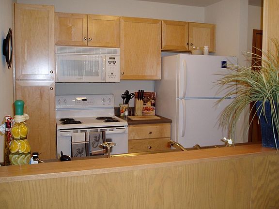 3rd image of 325 Hoffman Dr #318