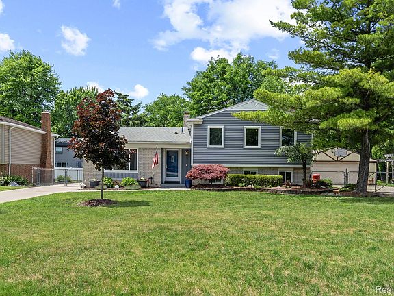 2nd image of 43057 Bond Ct