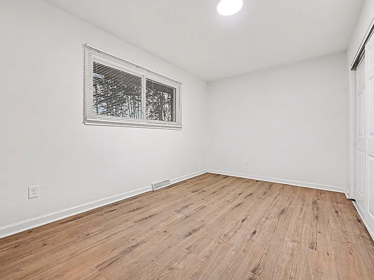 5001 Lakecrest Dr — Photo 9