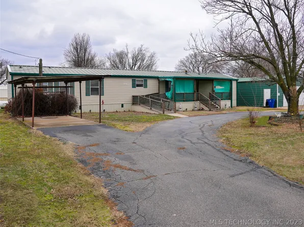 420 W 6th St, Wynona, OK 74084