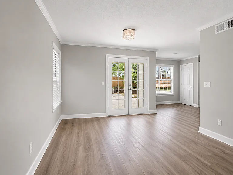 545 Oneida Ct — Photo 3