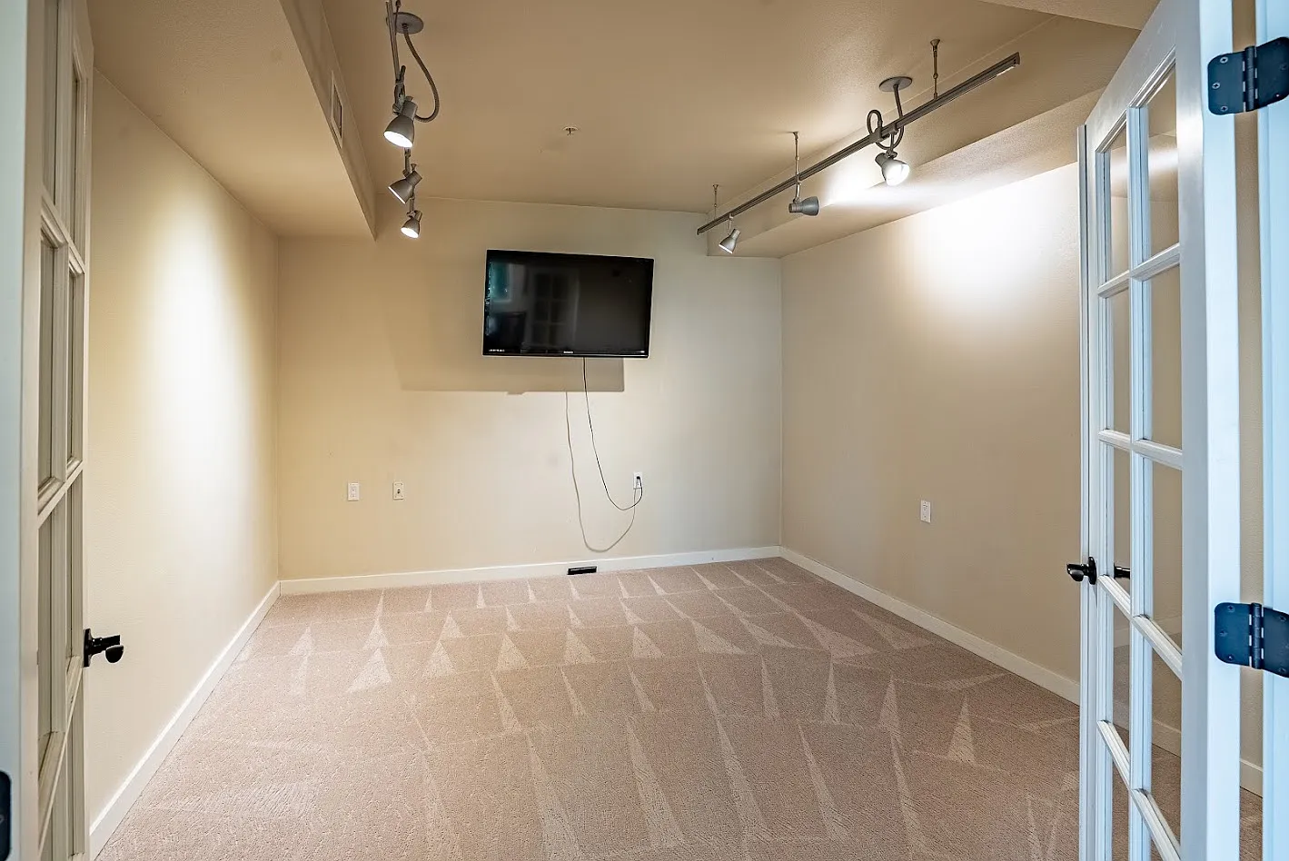 355 W Waterside Dr — Photo 4