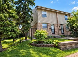 6699 Falconer Dr #1, Mississauga, ON L5N 2E3