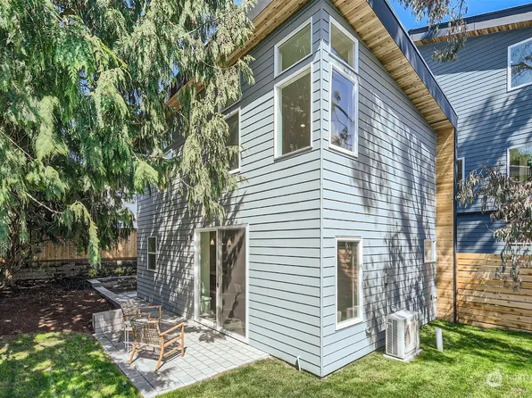 7031 25th Avenue NW, Seattle, WA 98117
