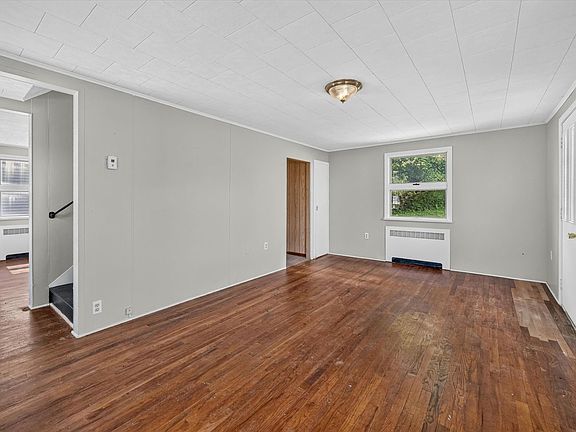 4th image of 556 Thompson Ave