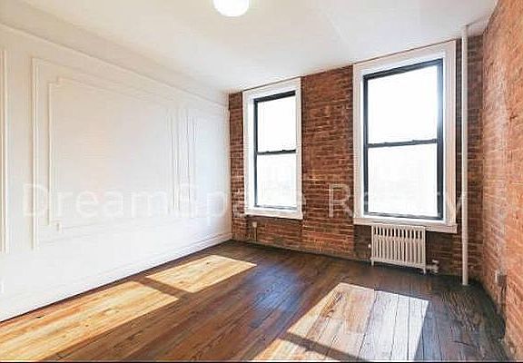 3rd image of 213 Green St APT 4R