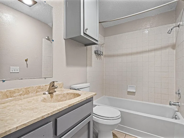 621 Russet Valley Dr — Photo 13