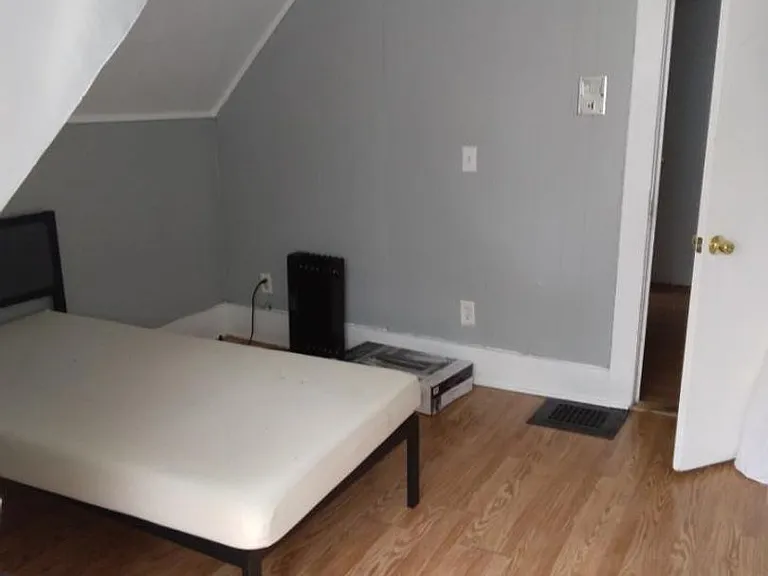 323 Wellington Ave — Photo 10