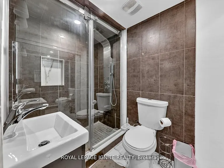 117A The Queensway Ave #Townhouse 95 — Photo 5