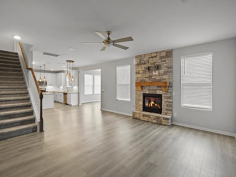 2861 Meadow Gln — Photo 3
