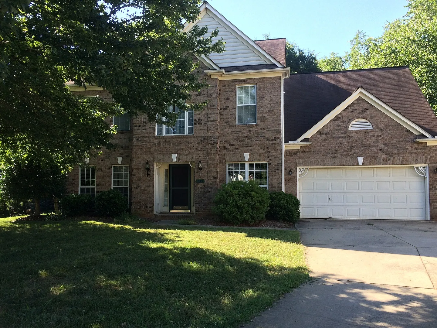 4 bed, 2.5 baths Colonial available for rent - Awesome Downtown Matthews location - — Photo 4
