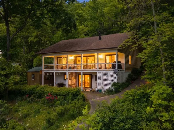 569 Sunnyside Shores Rd, Hiawassee, GA 30546