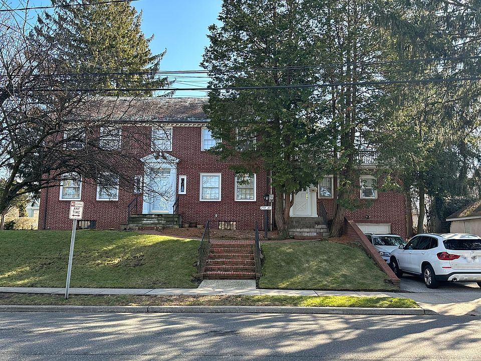 1st image of 25420 Pembroke Ave #2