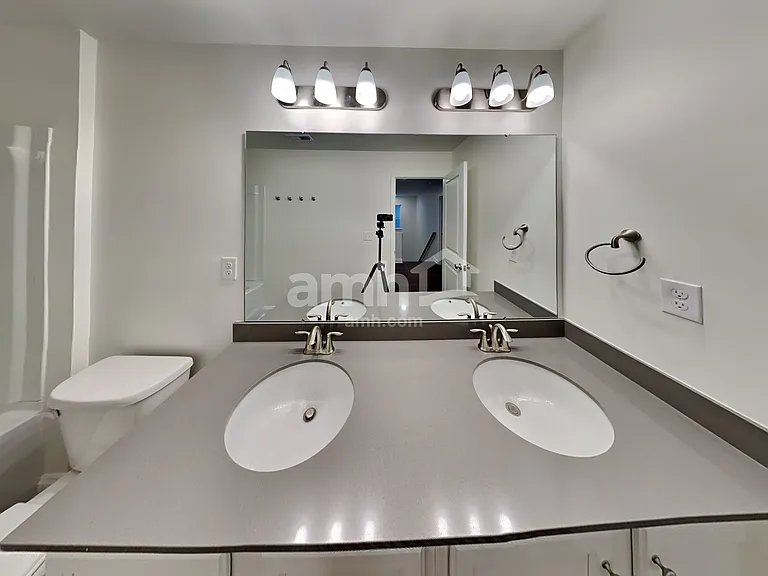 1009 Noah Ct — Photo 17