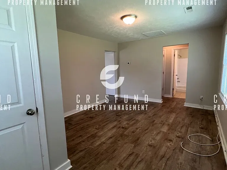 2nd Floor Spacious & Updated 1 Bed, 1 Bath Apartment — Photo 5