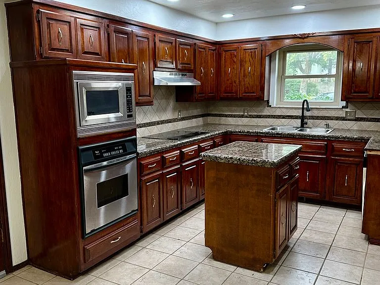 3608 Chatham Ct — Photo 11