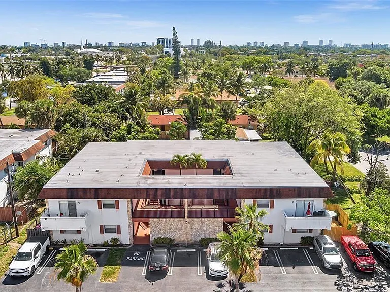 230 SW 1st St #G-8 — Photo 3