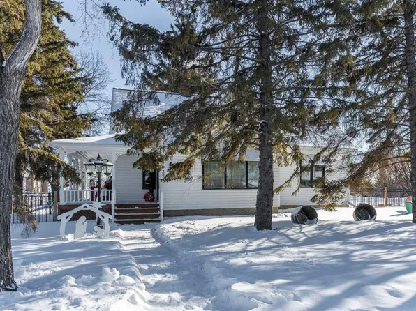 5037 W 52nd St, Daysland, AB T0B 1A0