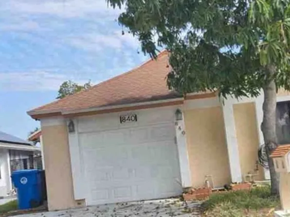 840 W Palm Run Dr, North Lauderdale, FL 33068