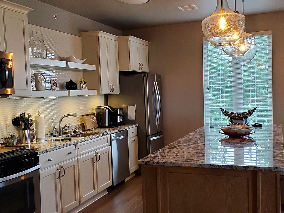 Large breakfast bar with lots of storage.